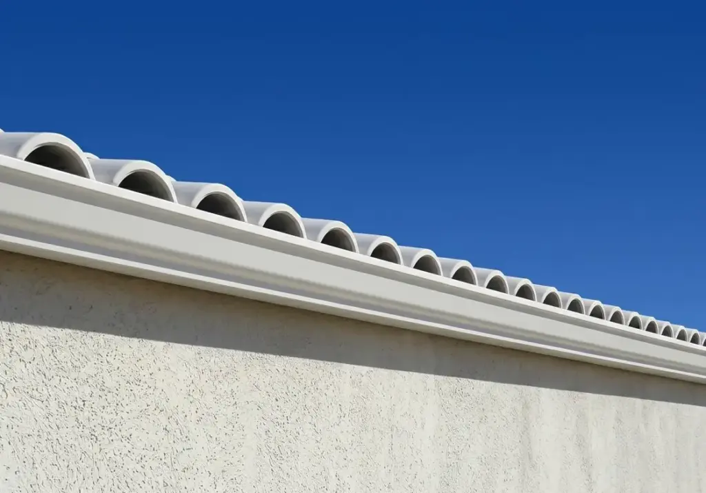 Canalones sin juntas fabricados in situ: La solución definitiva para tu chalet en Santa Pola y La Marina